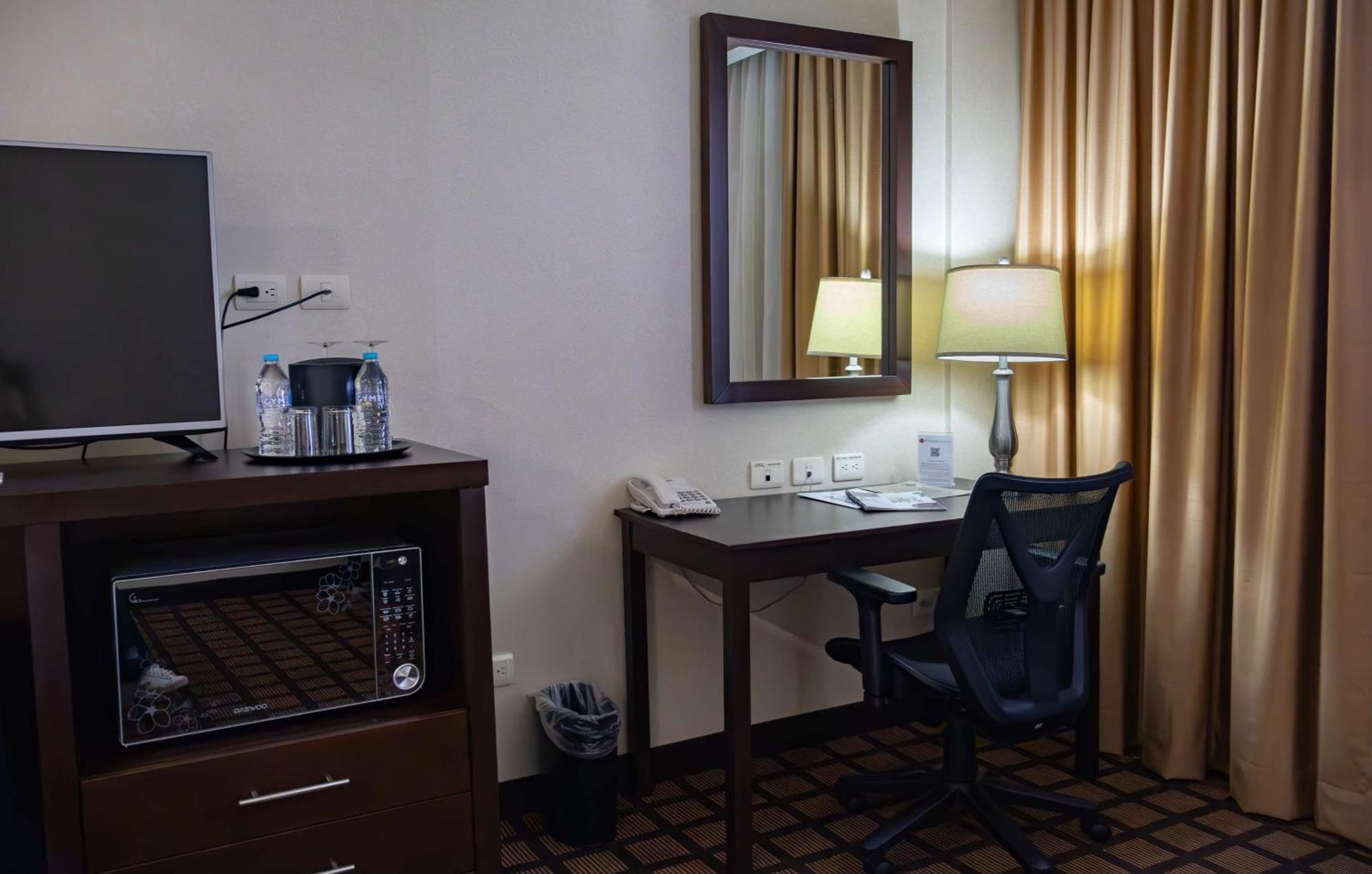 蒙特雷空港贝斯特韦斯特酒店 外观 照片 A typical room at the hotel