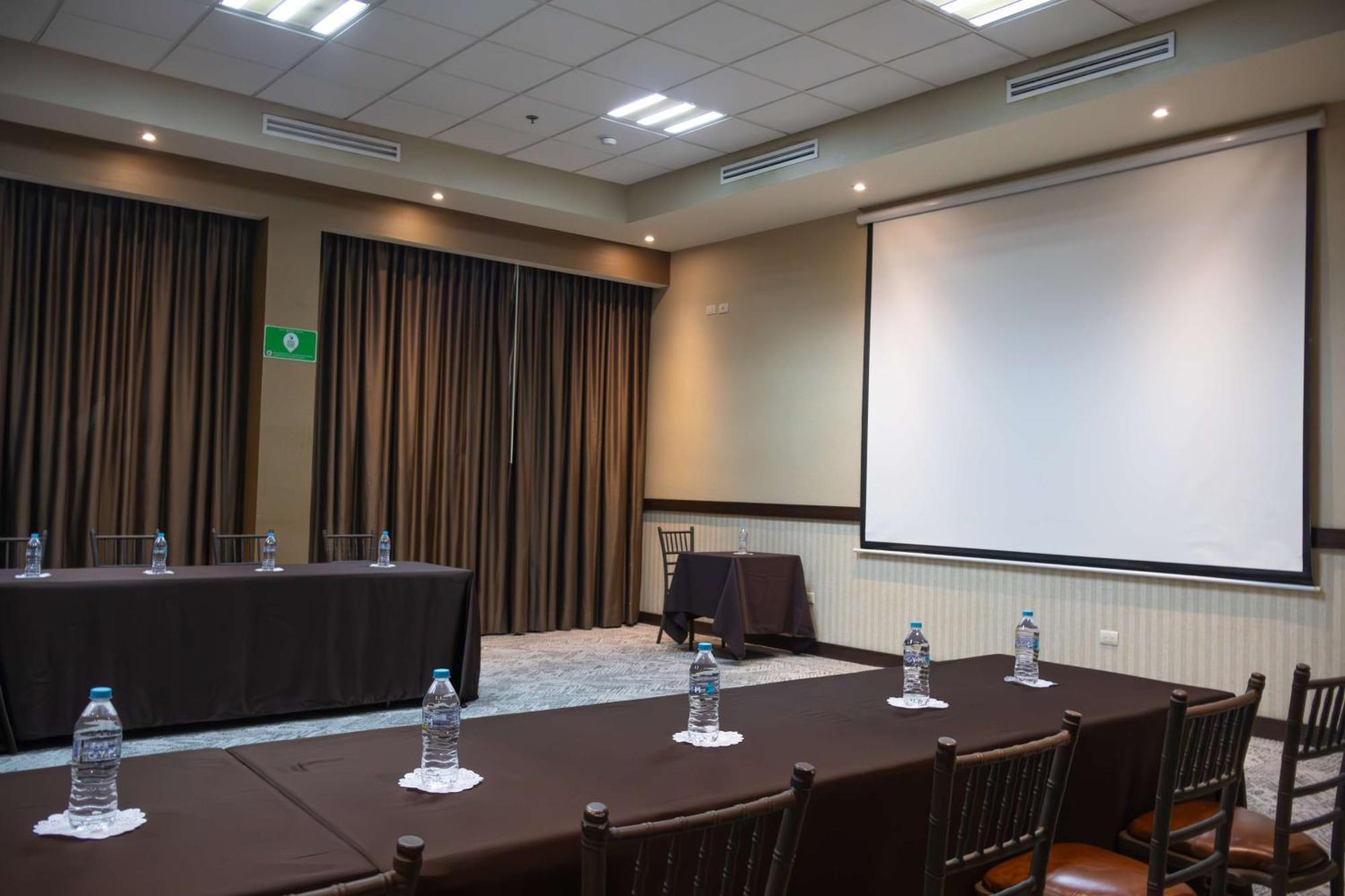 蒙特雷空港贝斯特韦斯特酒店 外观 照片 Meeting room