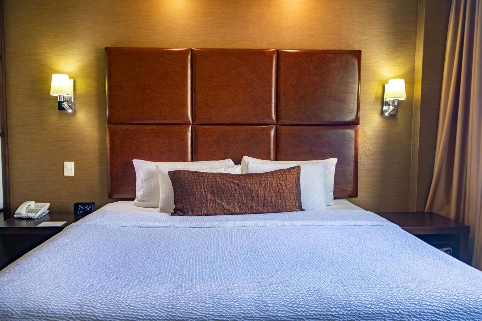 蒙特雷空港贝斯特韦斯特酒店 外观 照片 A bed