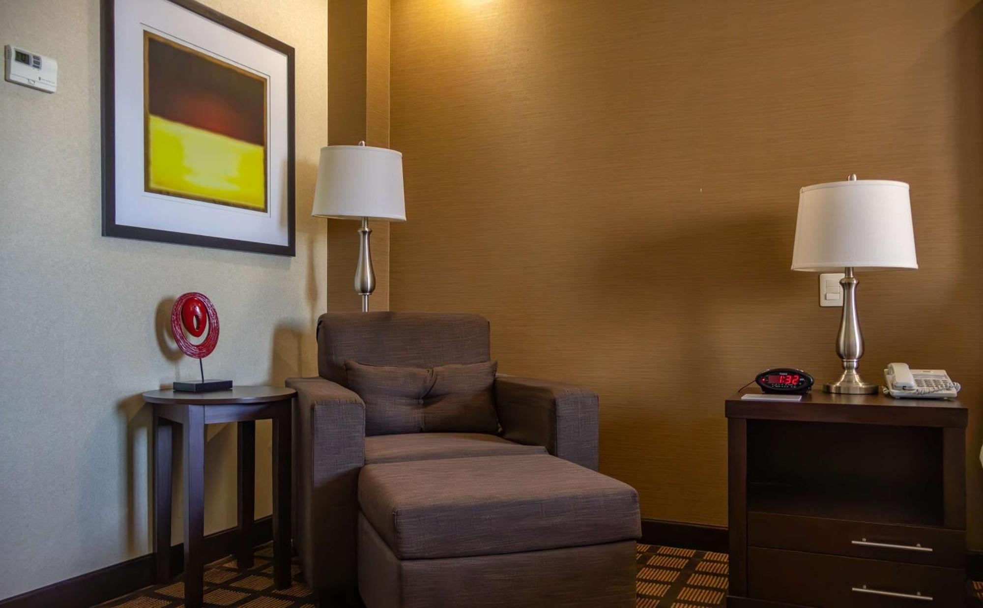 蒙特雷空港贝斯特韦斯特酒店 外观 照片 A room at the Residence Inn