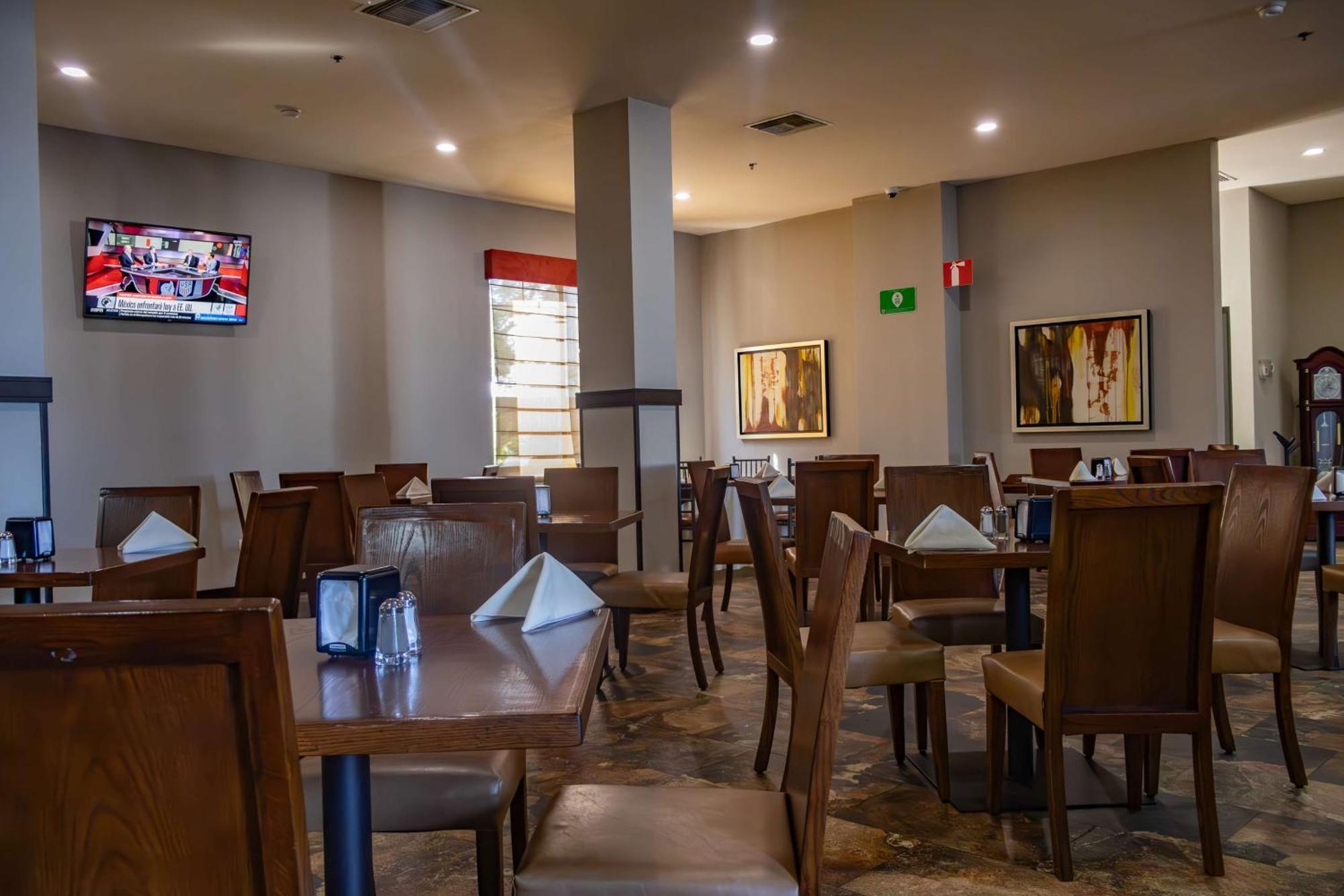 蒙特雷空港贝斯特韦斯特酒店 外观 照片 The dining room at the restaurant